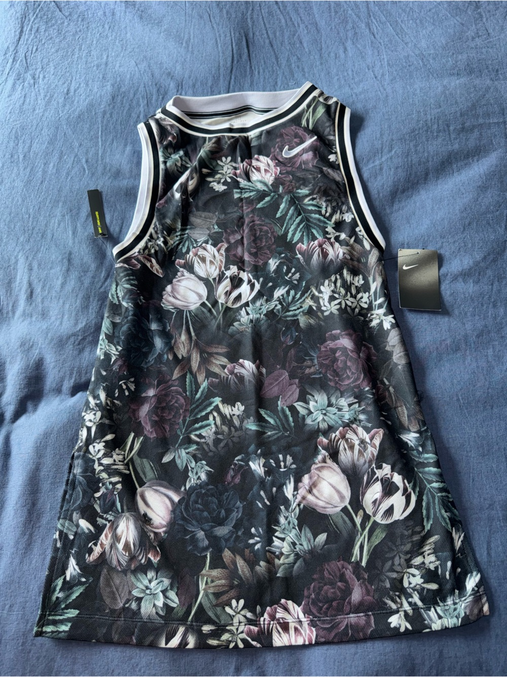 NWT AUTHENTIC WOMEN’S NIKE DRIFIT MESH TENNIS DRESS SIZE SMALL